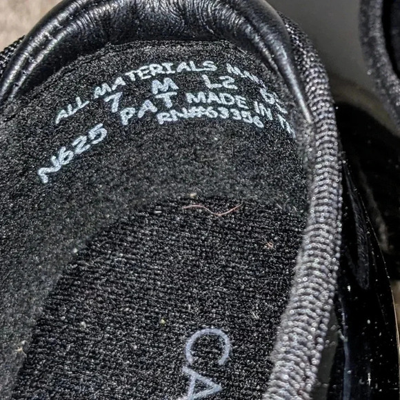 Capezio Black Patent Leather Tap Shoes Strap Closure Girls Dance Size 7 NEW - Picture 4 of 7